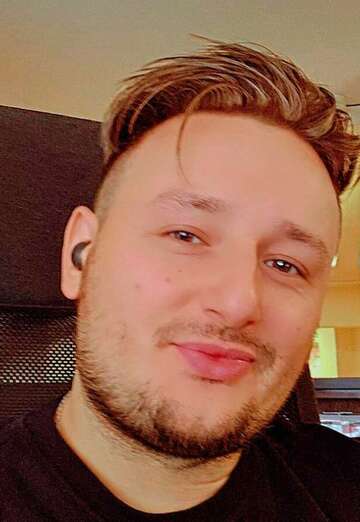 Damien (@damien242) — my photo № 1