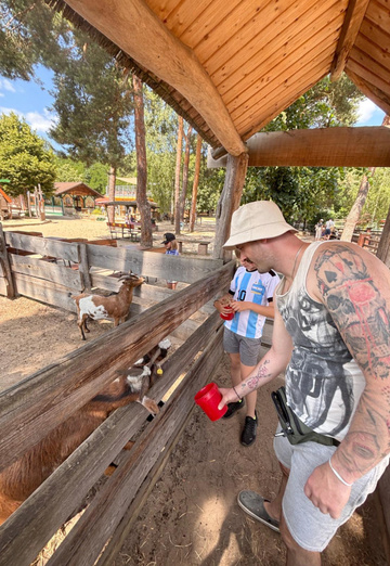 Chris (@chris4298) — my photo № 4